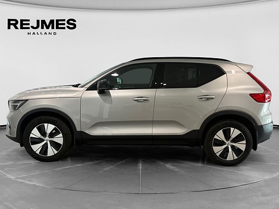 Volvo XC40 3 of 15
