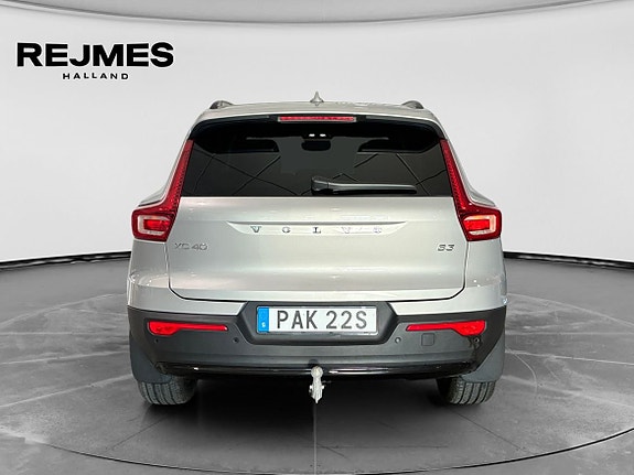 Volvo XC40 8 of 15