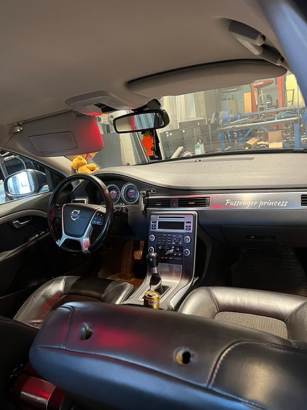 Volvo V70 6 of 8