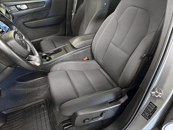 Volvo EX40 14 of 18