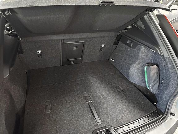 Volvo EX40 15 of 18