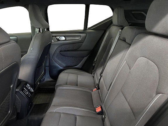 Volvo EX40 7 of 18