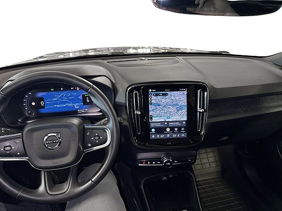 Volvo EX40 8 of 18
