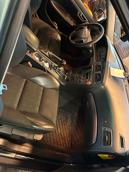 Volvo V70 4 of 6