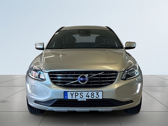 Volvo XC60 2 of 18