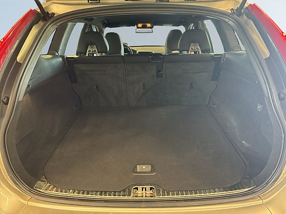 Volvo XC60 13 of 18