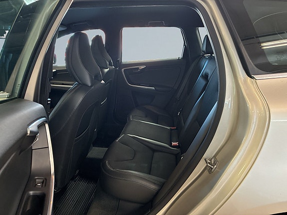 Volvo XC60 12 of 18