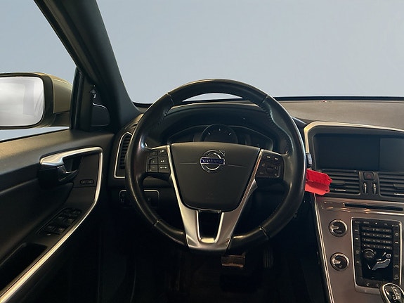 Volvo XC60 8 of 18