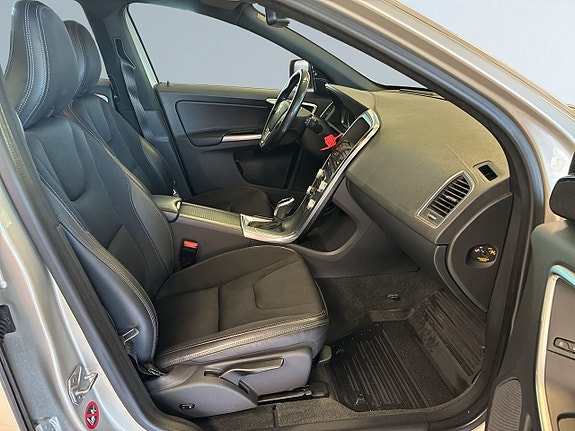 Volvo XC60 11 of 18