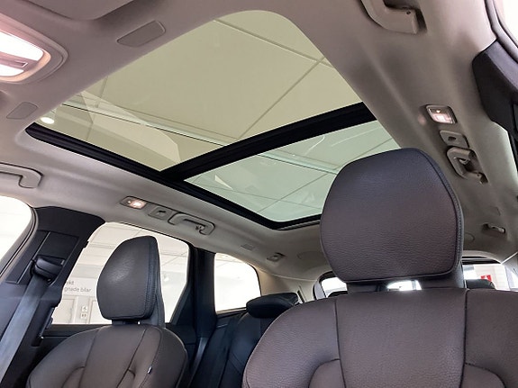 Volvo XC60 16 of 20