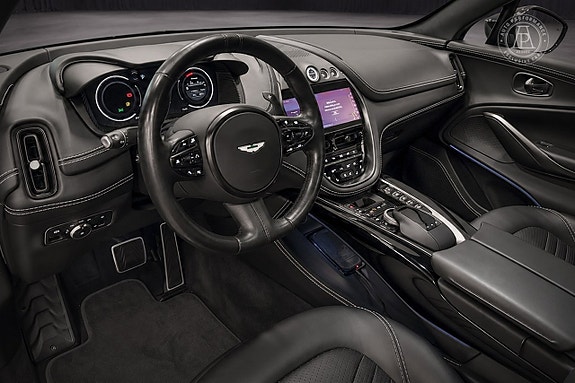 Aston Martin DBX 8 of 12