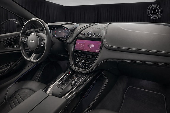Aston Martin DBX 9 of 12
