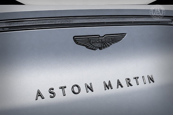 Aston Martin DBX 5 of 12