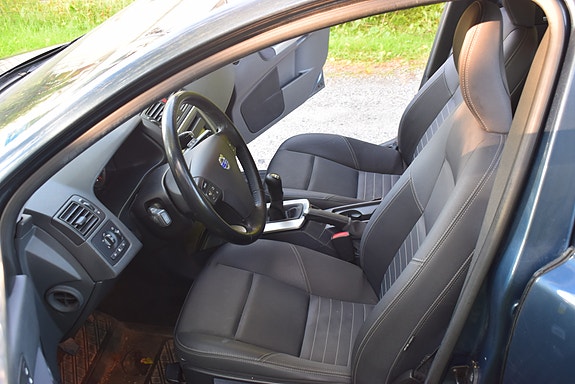 Volvo V50 3 of 13