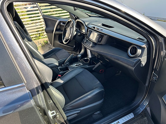 Toyota RAV4 7 of 7