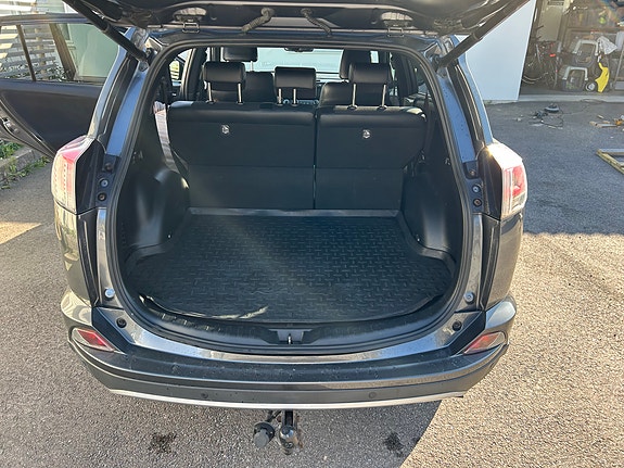 Toyota RAV4 5 of 7