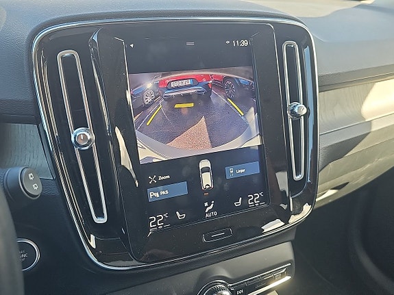 Volvo XC40 2 of 3