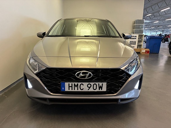 Hyundai i20 2 of 17