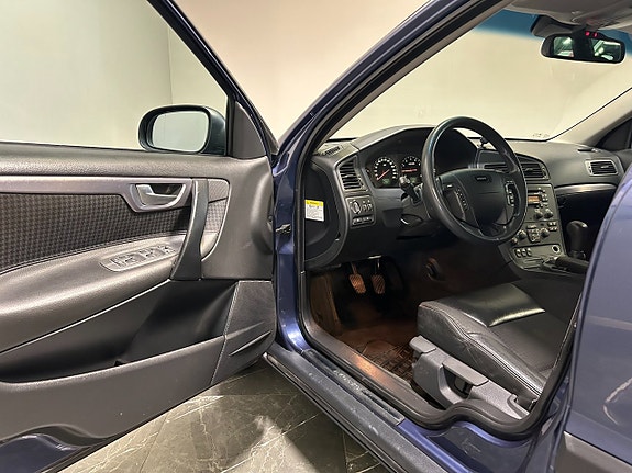 Volvo V70 12 of 21