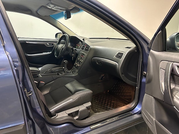Volvo V70 13 of 21