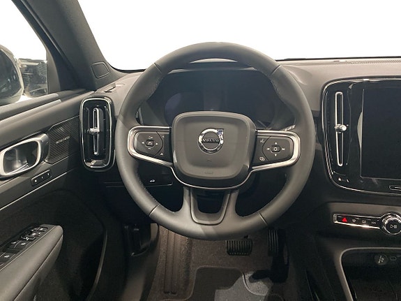 Volvo EX40 10 of 14