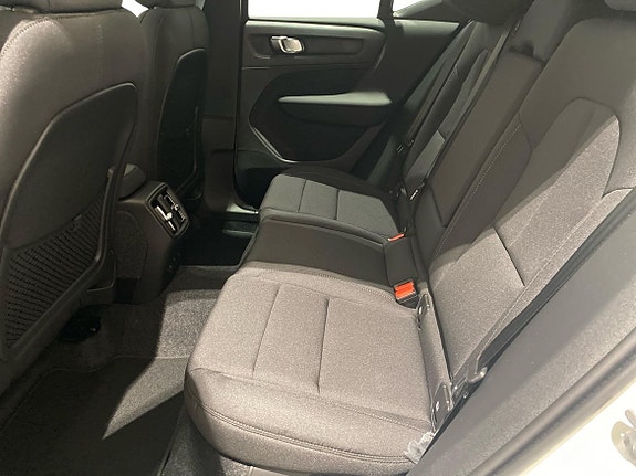 Volvo EX40 6 of 14