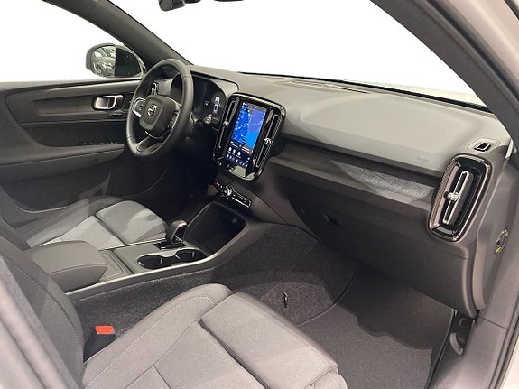Volvo EX40 4 of 14