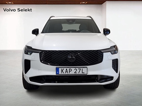 Volvo XC90 8 of 18