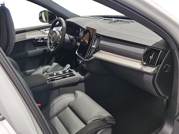 Volvo XC90 4 of 18
