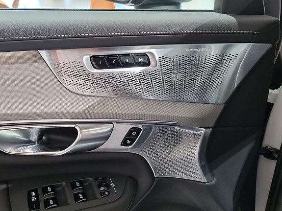 Volvo XC90 15 of 18