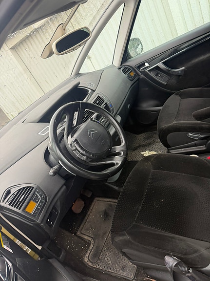 Citroen C4 Picasso 2 of 3