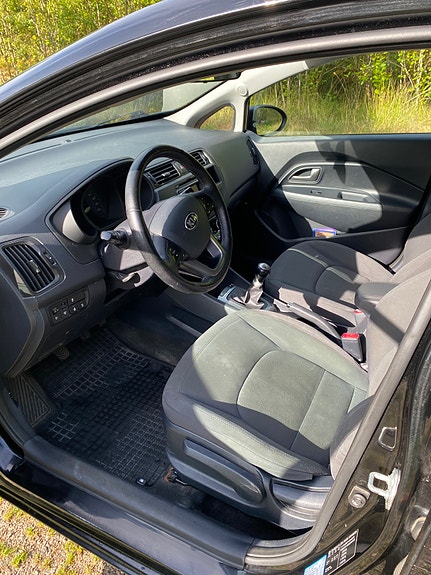 Kia Rio 6 of 8