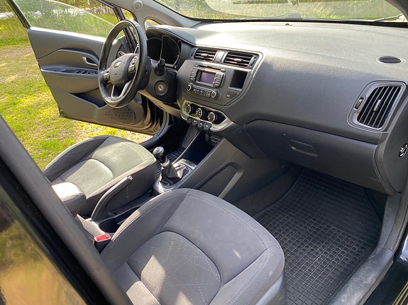 Kia Rio 7 of 8