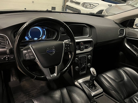 Volvo V40 12 of 14