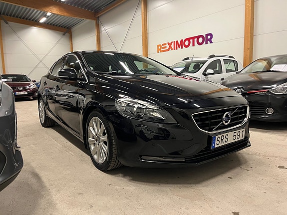 Volvo V40 2 of 14