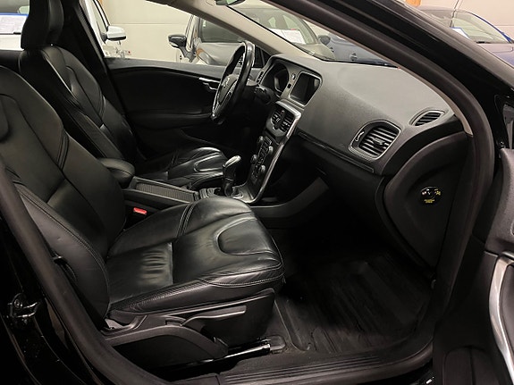 Volvo V40 8 of 14