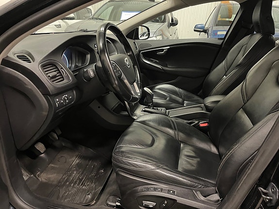 Volvo V40 11 of 14
