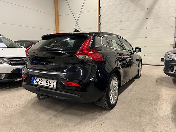 Volvo V40 3 of 14