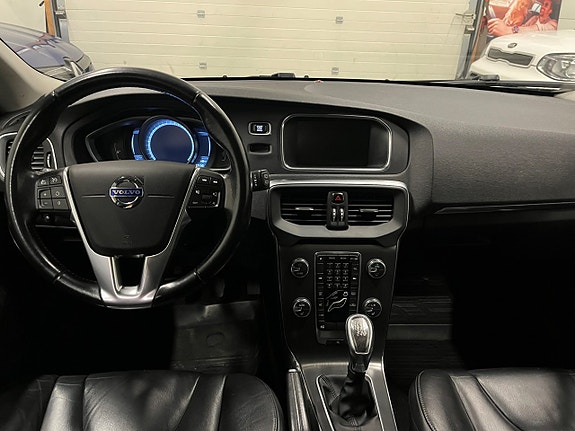 Volvo V40 10 of 14