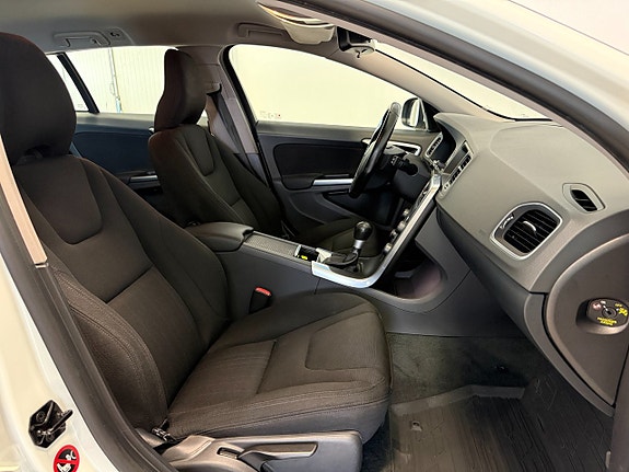 Volvo V60 11 of 14