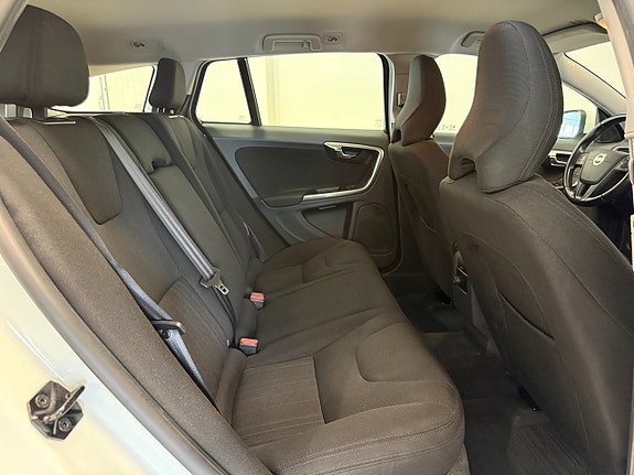 Volvo V60 10 of 14