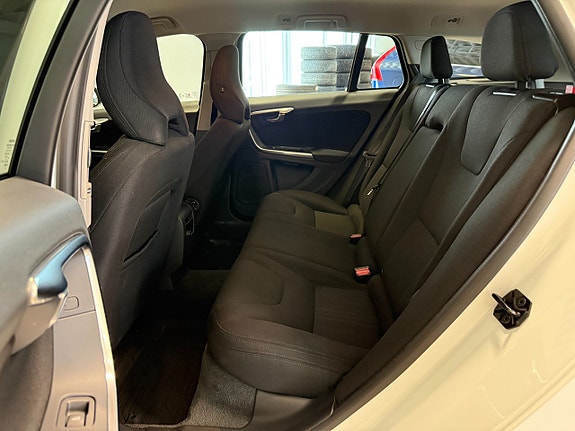 Volvo V60 8 of 14