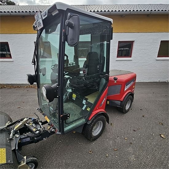 Timan 3330 T2A - med kost, v-plov og saltspreder / with broo 2 of 30