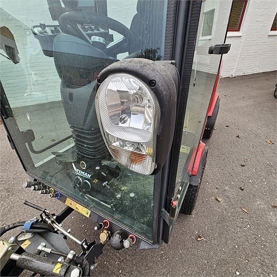 Timan 3330 T2A - med kost, v-plov og saltspreder / with broo 30 of 30
