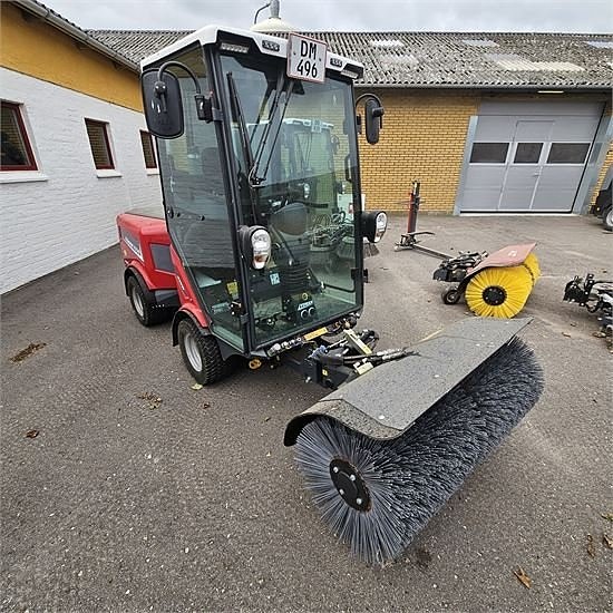 Timan 3330 T2A - med kost, v-plov og saltspreder / with broo 8 of 30