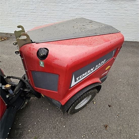 Timan 3330 T2A - med kost, v-plov og saltspreder / with broo 22 of 30