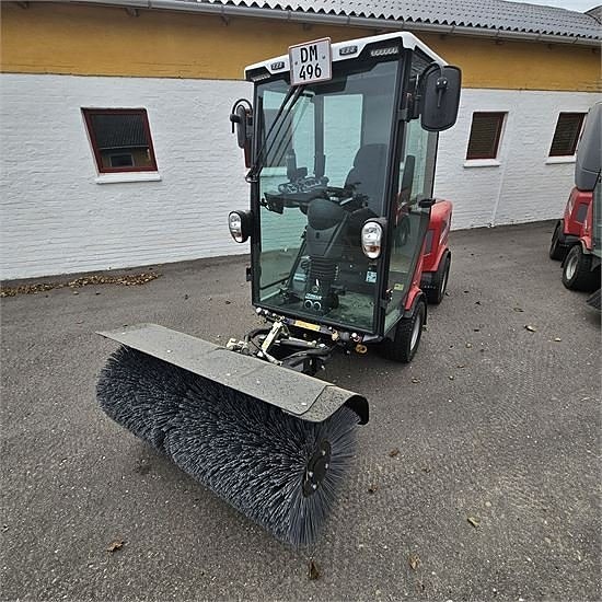 Timan 3330 T2A - med kost, v-plov og saltspreder / with broo 10 of 30