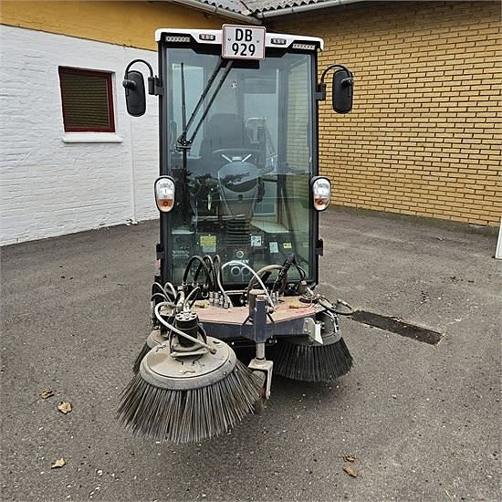 Timan 3330 T2A - feje/suge-anlæg, kost, v-plov og saltsprede 5 of 30