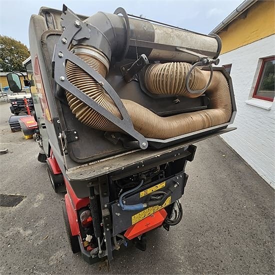 Timan 3330 T2A - feje/suge-anlæg, kost, v-plov og saltsprede 24 of 30