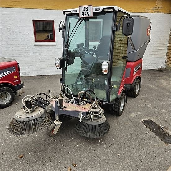 Timan 3330 T2A - feje/suge-anlæg, kost, v-plov og saltsprede 2 of 30